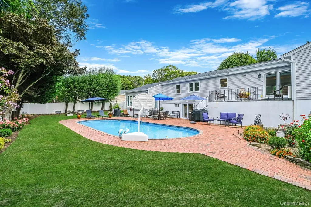 123 South Road Wading River NY 11792