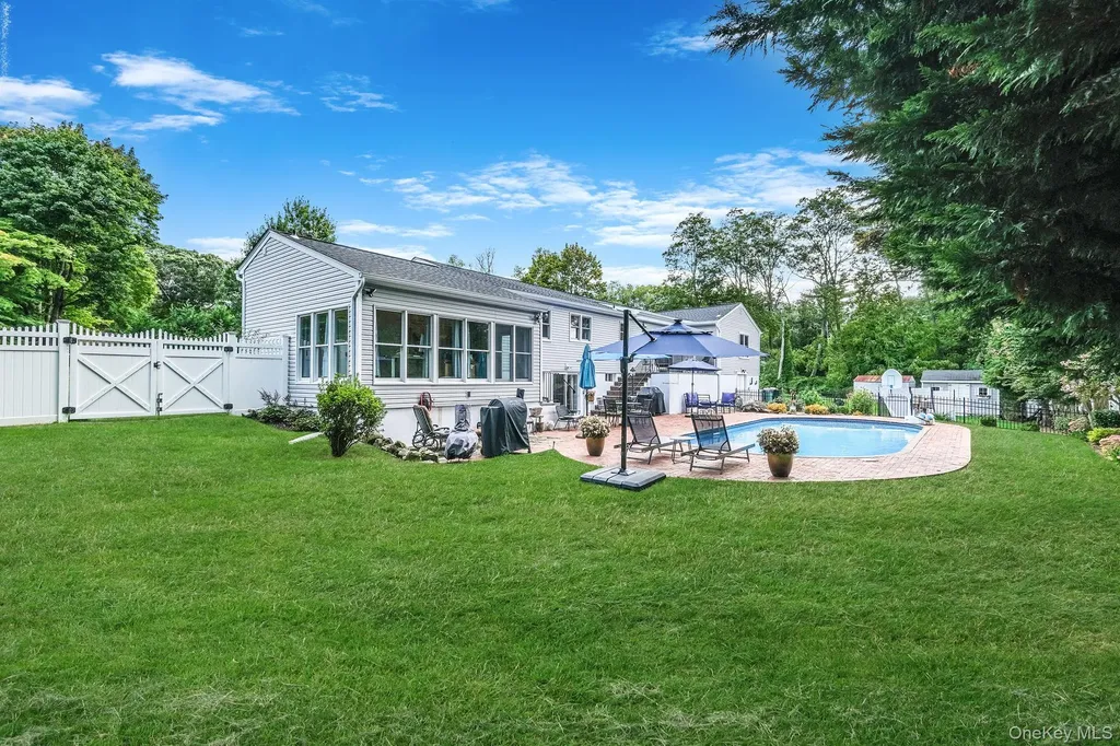 123 South Road Wading River NY 11792