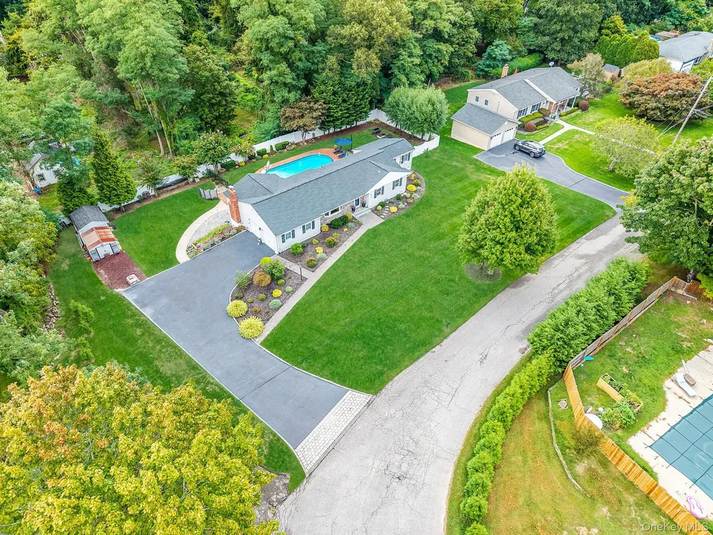 123 South Road Wading River NY 11792