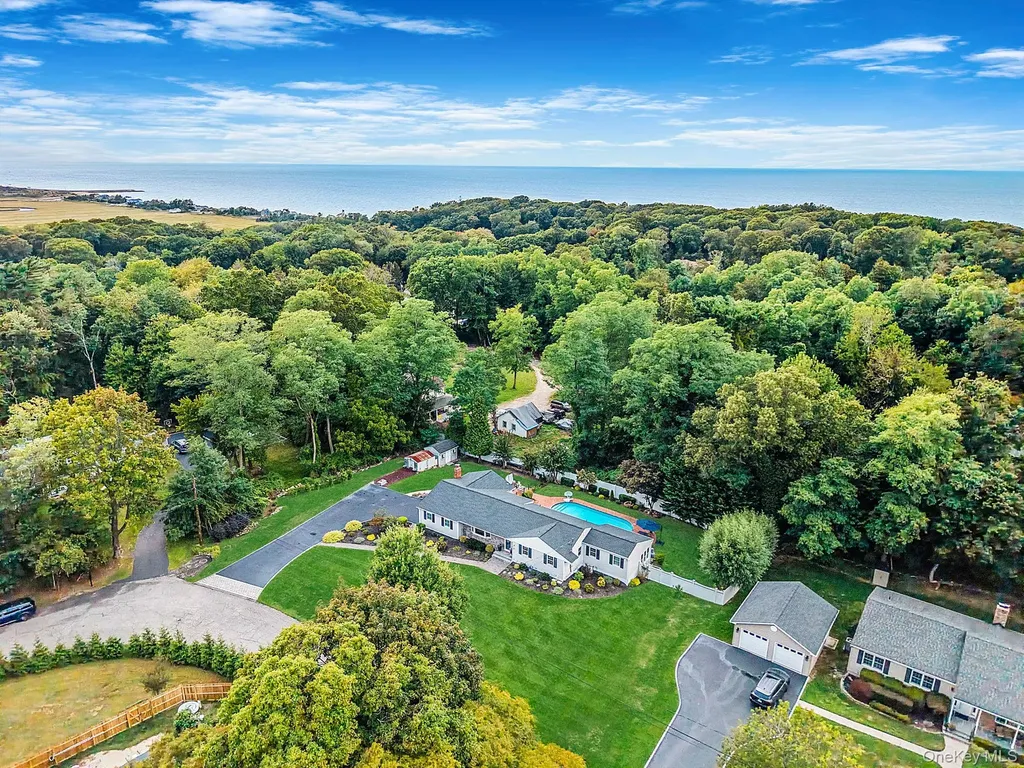 123 South Road Wading River NY 11792