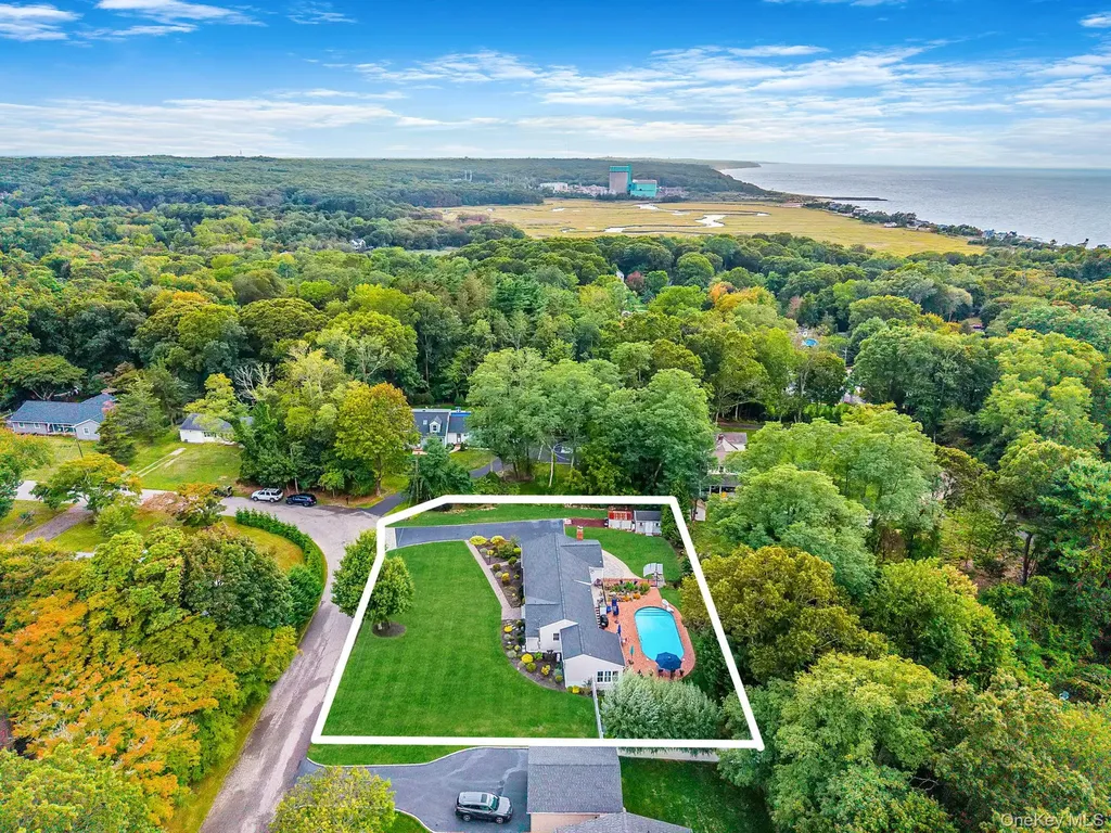 123 South Road Wading River NY 11792