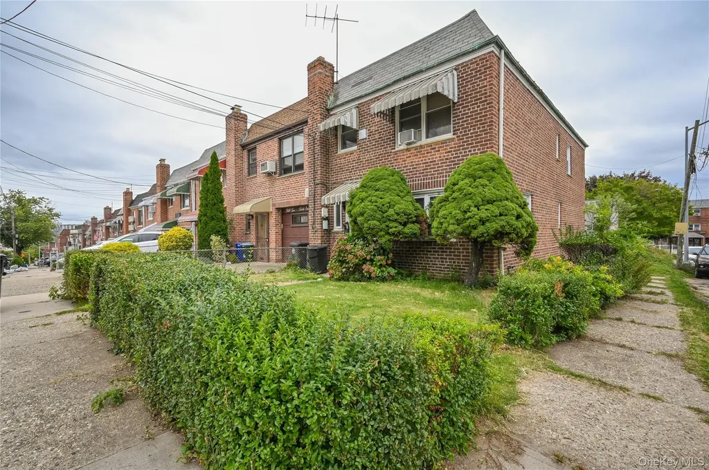 5243 69th Place Maspeth NY 11378