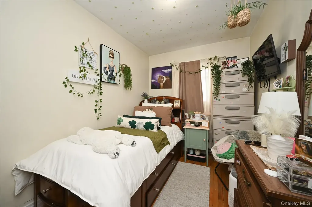 5243 69th Place Maspeth NY 11378