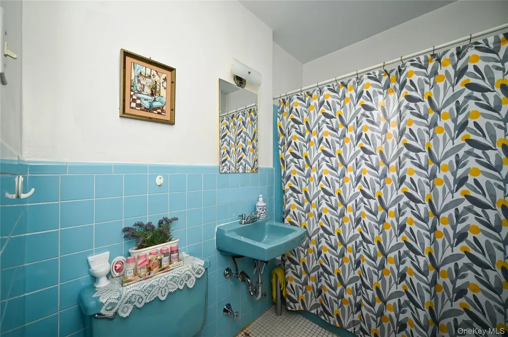 5243 69th Place Maspeth NY 11378