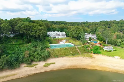 26 Tennis Court Road Oyster Bay NY 11771