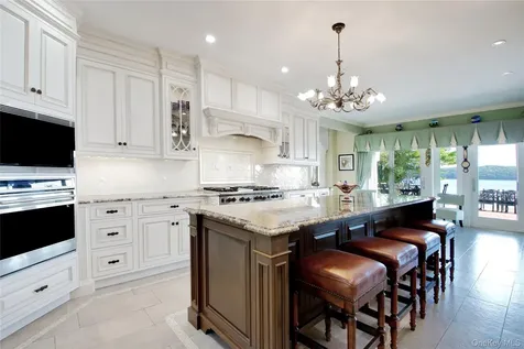 26 Tennis Court Road Oyster Bay NY 11771