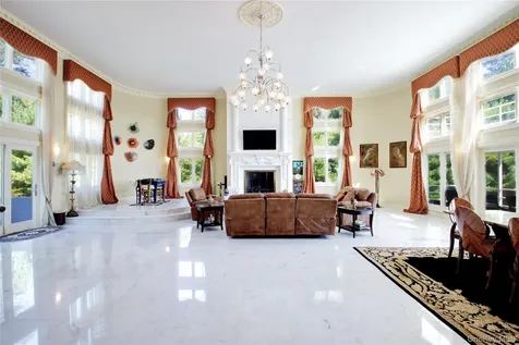 26 Tennis Court Road Oyster Bay NY 11771