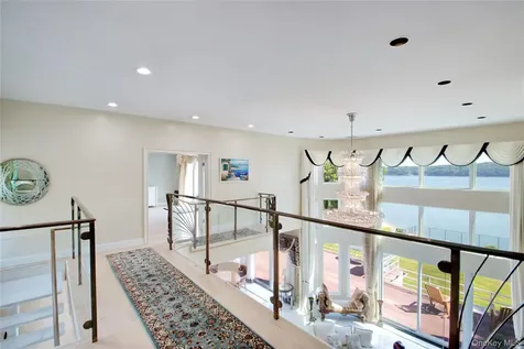 26 Tennis Court Road Oyster Bay NY 11771