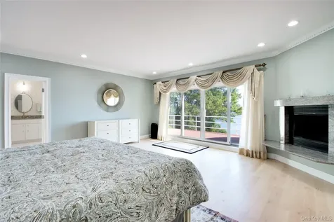 26 Tennis Court Road Oyster Bay NY 11771