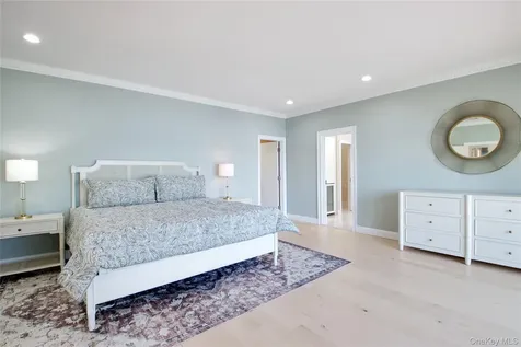 26 Tennis Court Road Oyster Bay NY 11771