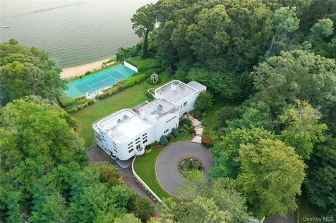 26 Tennis Court Road Oyster Bay NY 11771