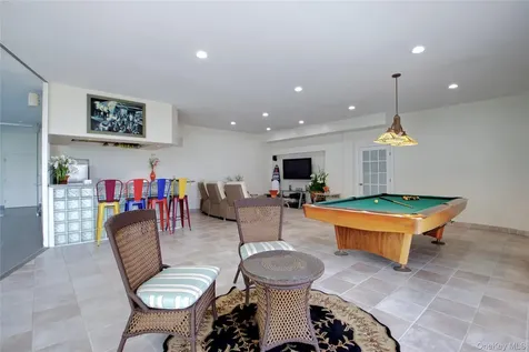 26 Tennis Court Road Oyster Bay NY 11771