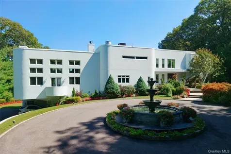 26 Tennis Court Road Oyster Bay NY 11771
