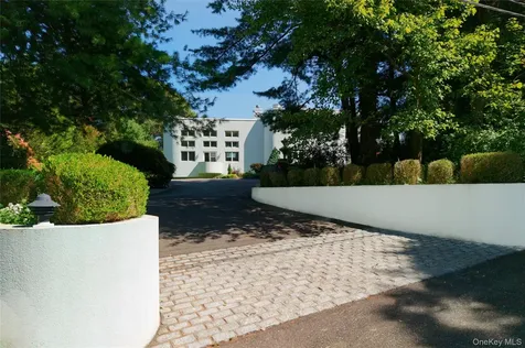 26 Tennis Court Road Oyster Bay NY 11771