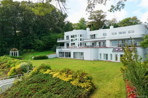 26 Tennis Court Road Oyster Bay NY 11771
