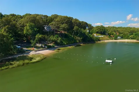 26 Tennis Court Road Oyster Bay NY 11771
