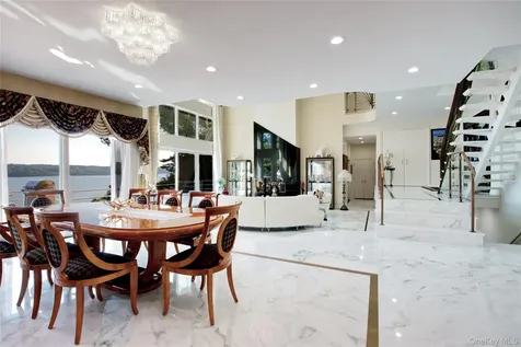 26 Tennis Court Road Oyster Bay NY 11771