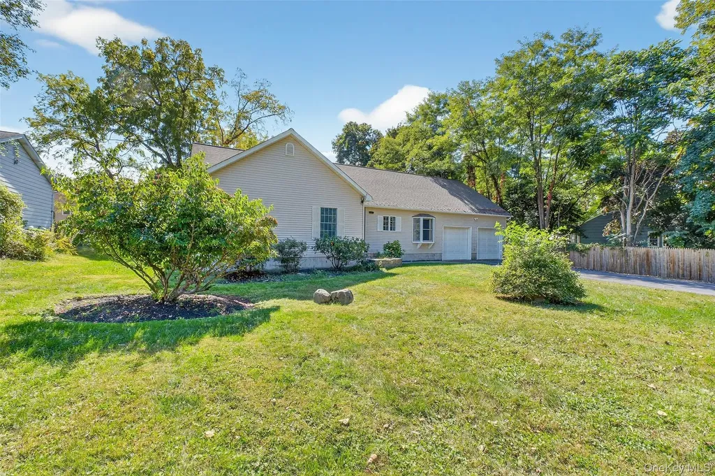 17 Santa Anna Drive Poughkeepsie NY 12603