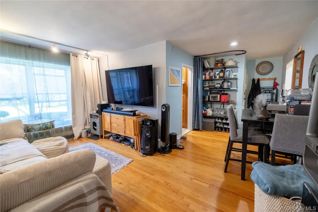 221 Middleneck Road Great Neck NY 11021