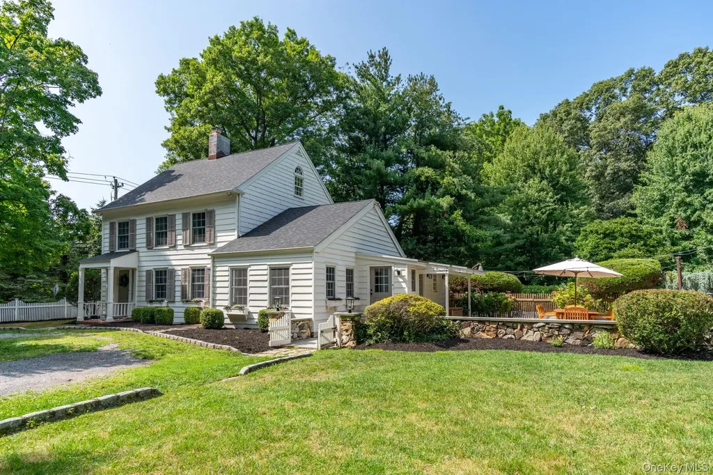 40 Goose Hill Road Cold Spring Harbor NY 11724