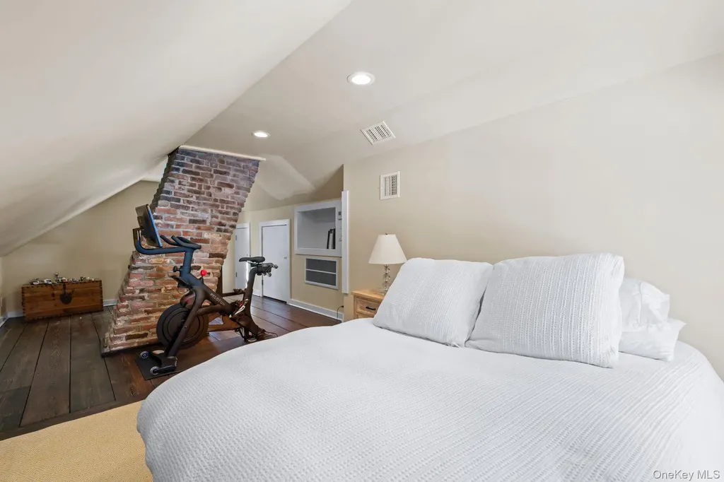 40 Goose Hill Road Cold Spring Harbor NY 11724