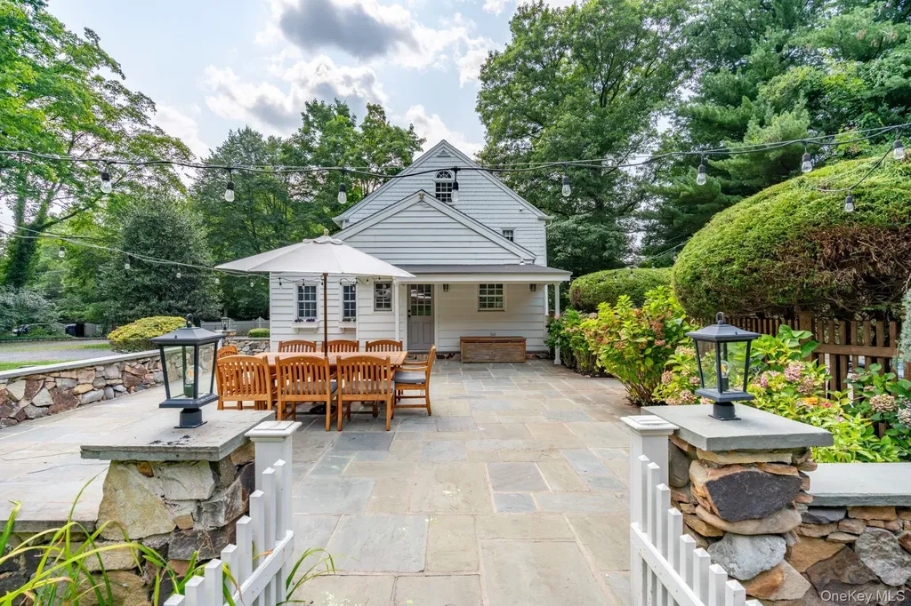 40 Goose Hill Road Cold Spring Harbor NY 11724