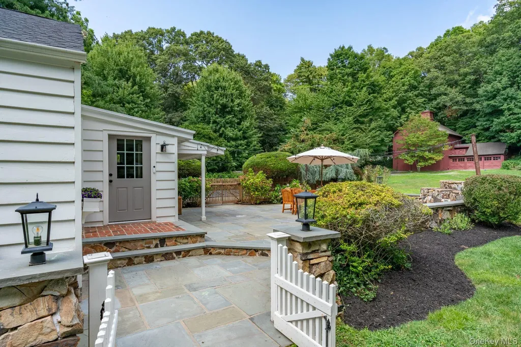 40 Goose Hill Road Cold Spring Harbor NY 11724