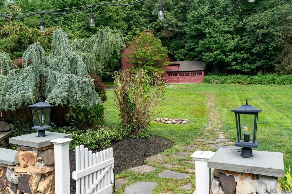 40 Goose Hill Road Cold Spring Harbor NY 11724