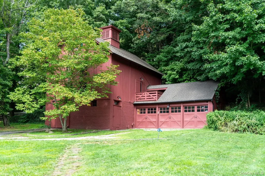 40 Goose Hill Road Cold Spring Harbor NY 11724