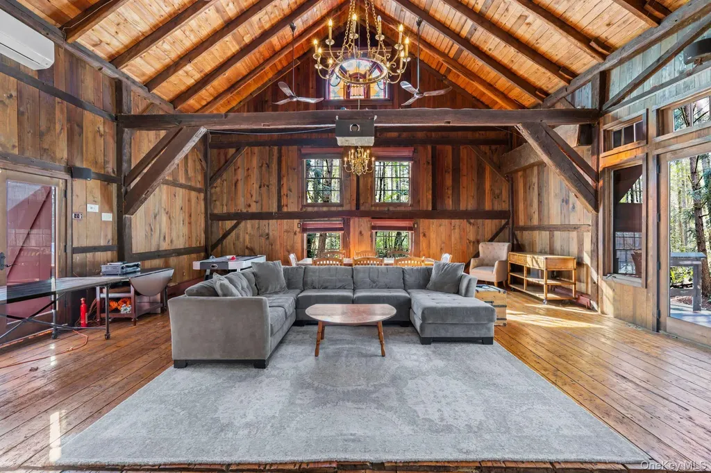 40 Goose Hill Road Cold Spring Harbor NY 11724