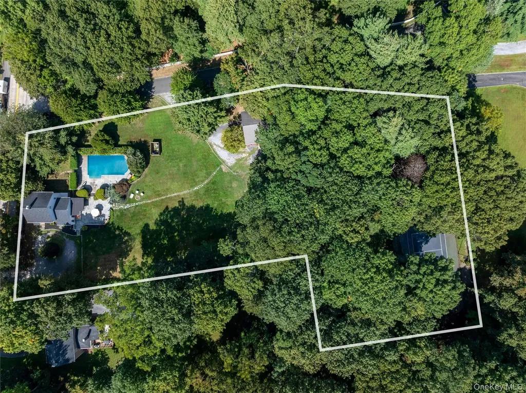 40 Goose Hill Road Cold Spring Harbor NY 11724
