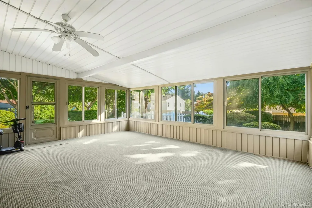 27 7th Avenue Kings Park NY 11754