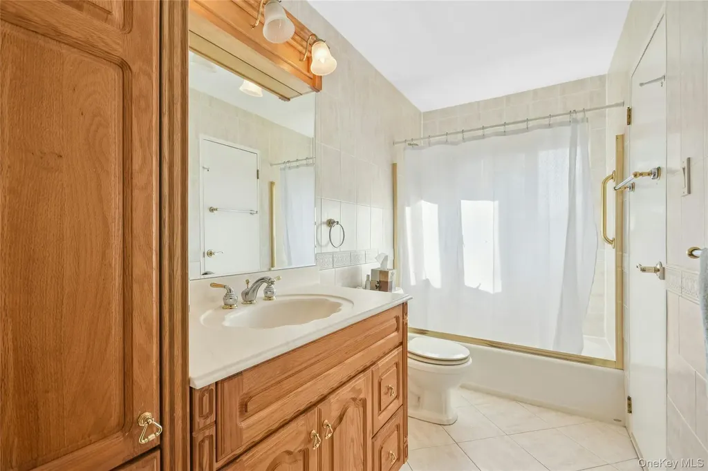 27 7th Avenue Kings Park NY 11754