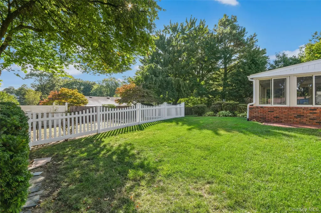 27 7th Avenue Kings Park NY 11754