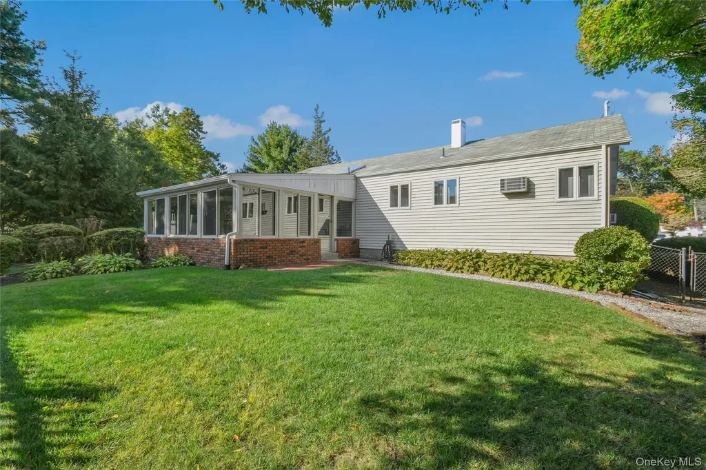 27 7th Avenue Kings Park NY 11754