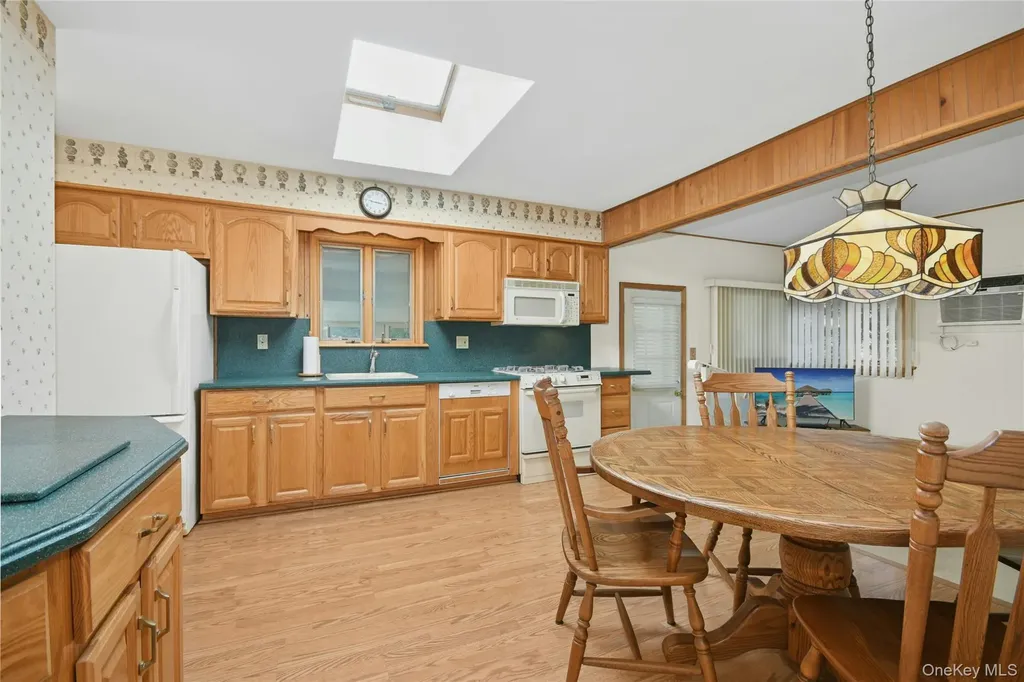 27 7th Avenue Kings Park NY 11754