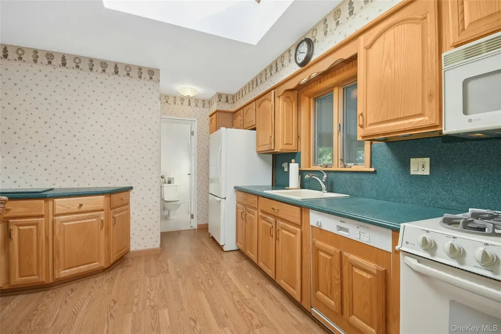 27 7th Avenue Kings Park NY 11754
