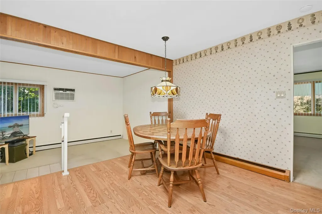 27 7th Avenue Kings Park NY 11754