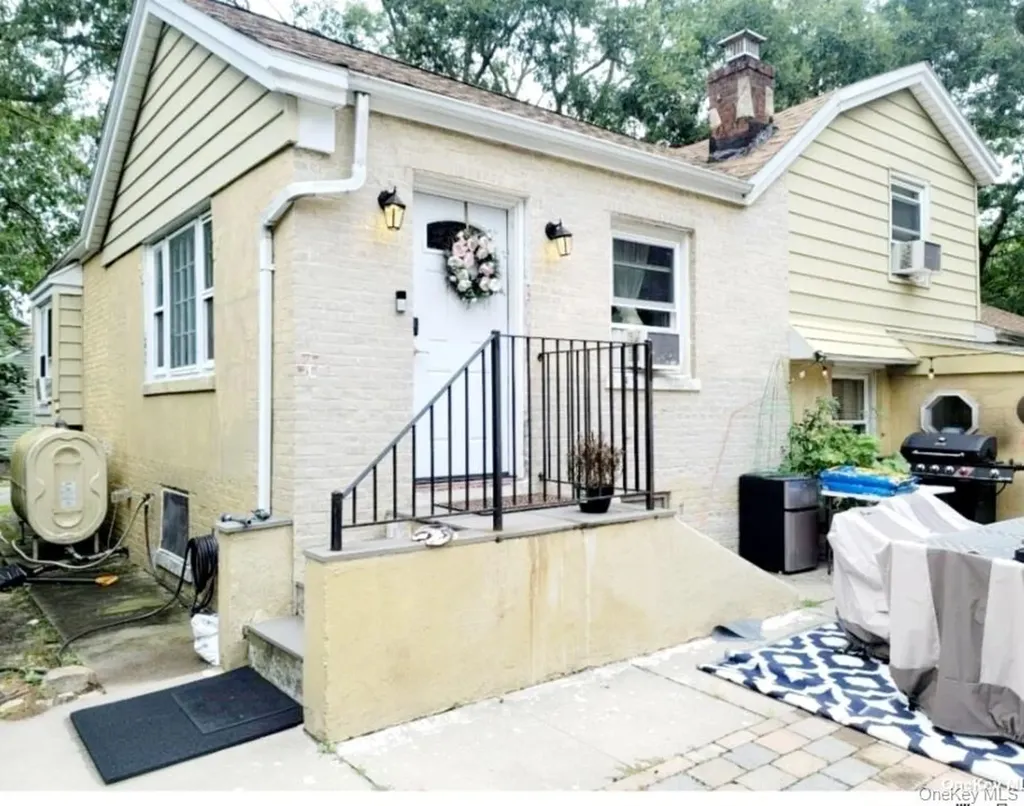 556 Hawkins Road Selden NY 11784