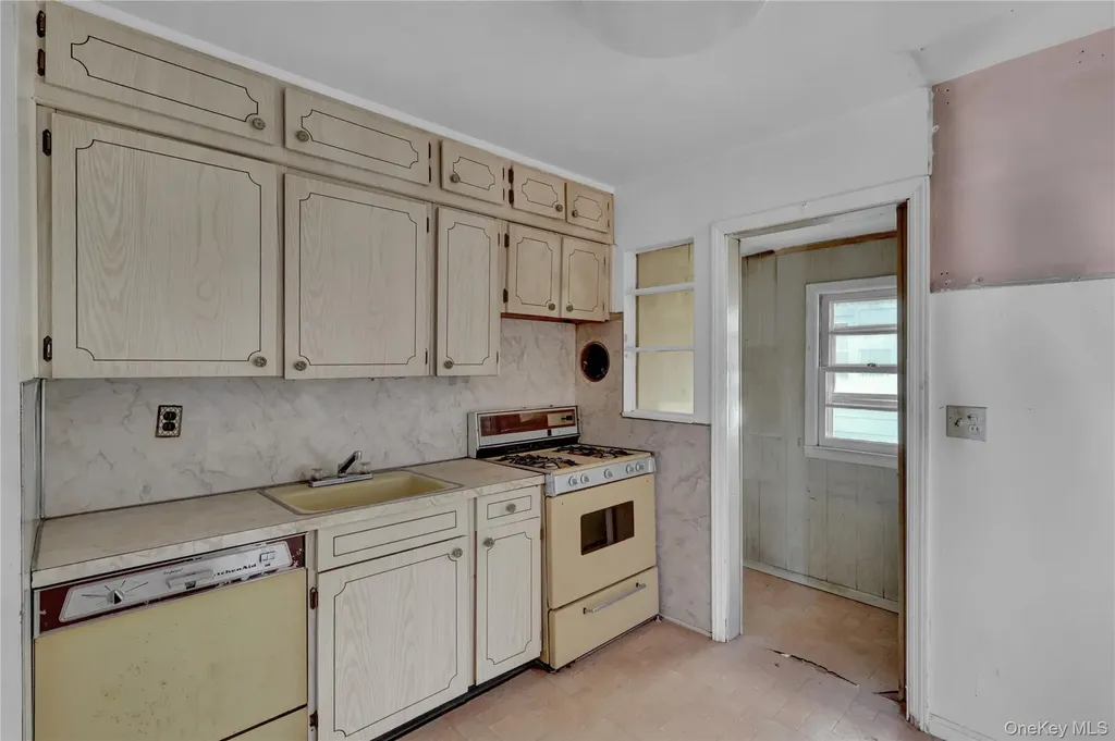 140 Arlington Avenue Valley Stream NY 11580