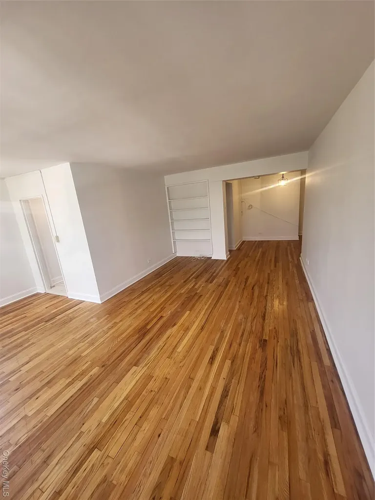 Hollis NY 11423