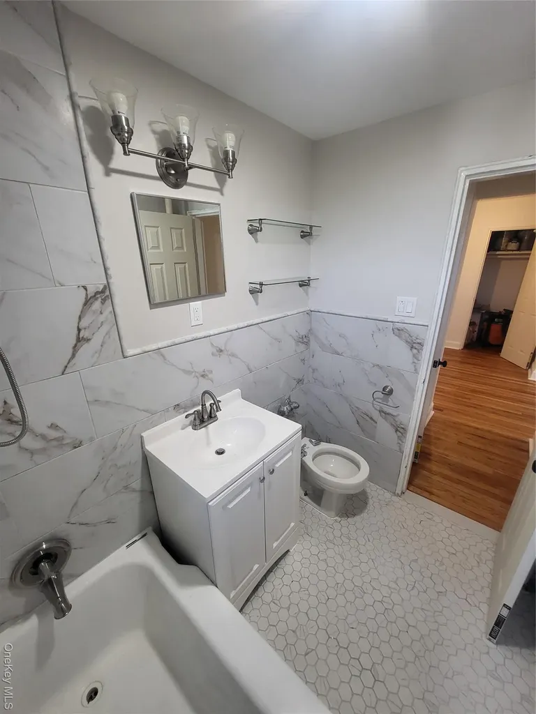 Hollis NY 11423