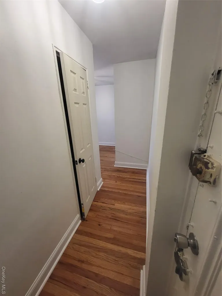 Hollis NY 11423