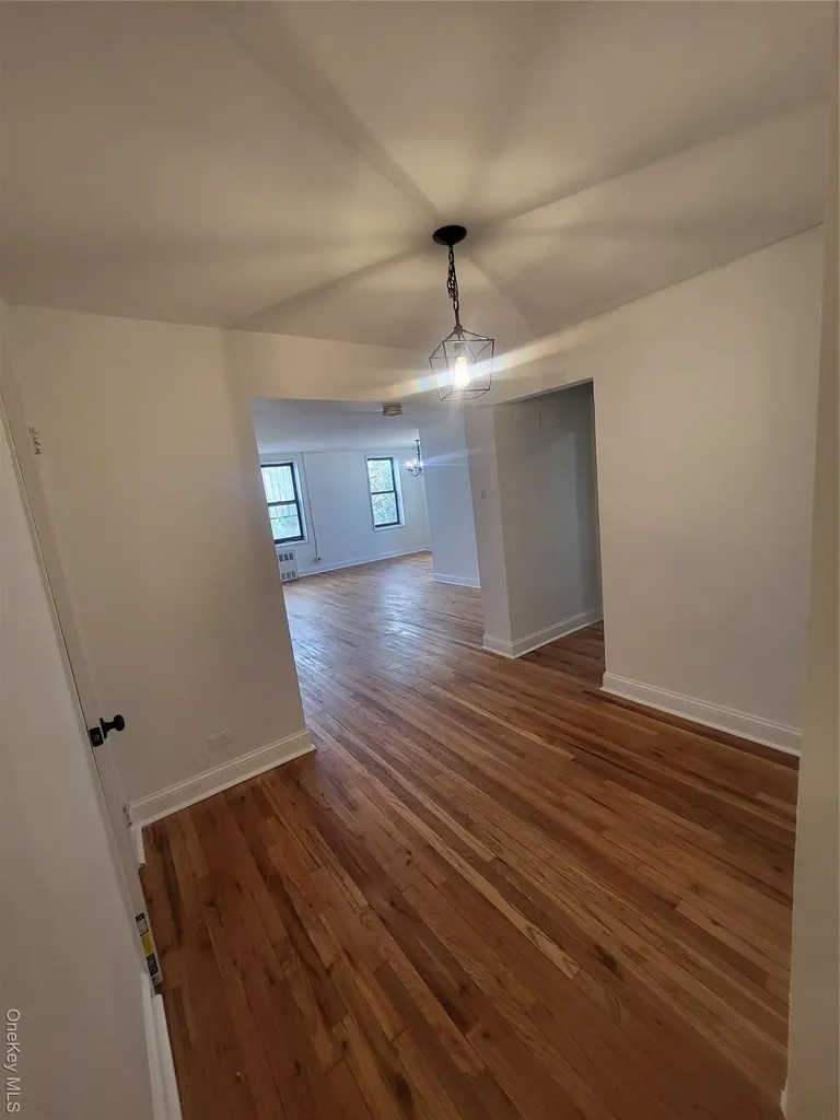 Hollis NY 11423