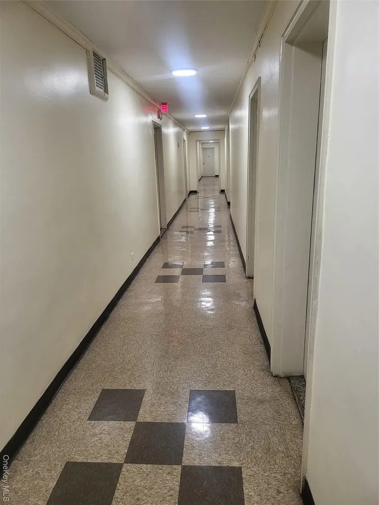 Hollis NY 11423