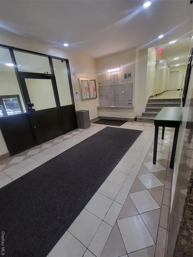 Hollis NY 11423