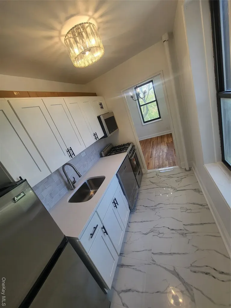 Hollis NY 11423