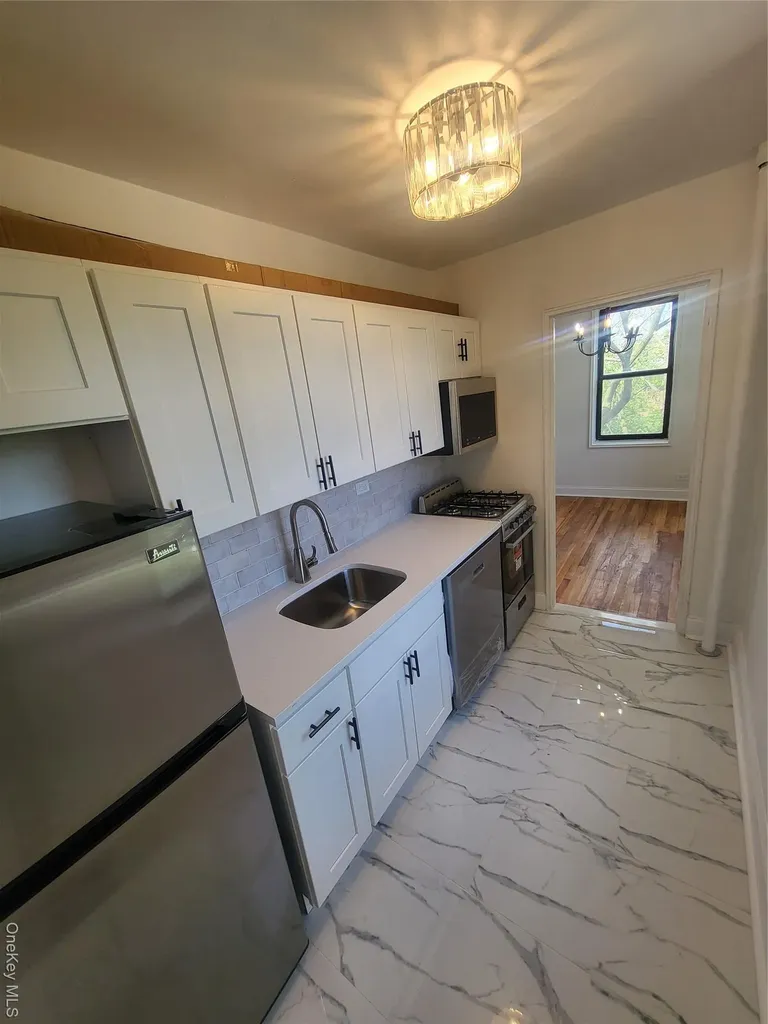 Hollis NY 11423