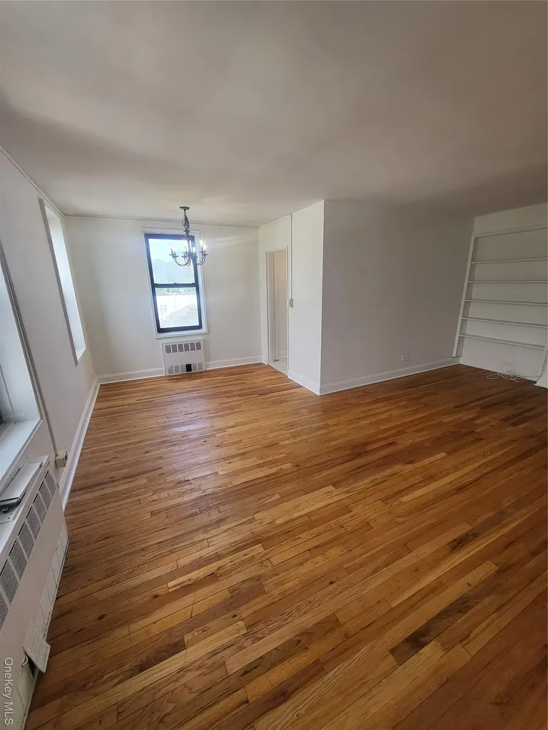 Hollis NY 11423