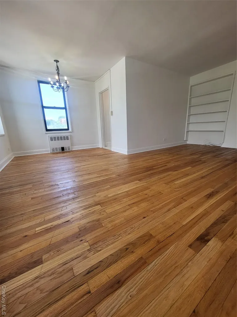 Hollis NY 11423